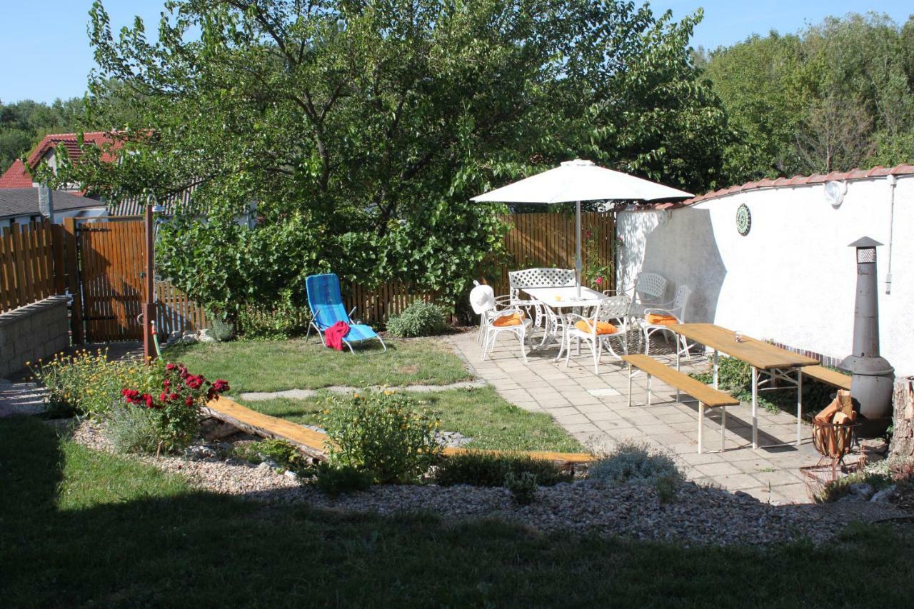 Vestonicka Jizdarna Apartment Dolni Vestonice Exterior photo