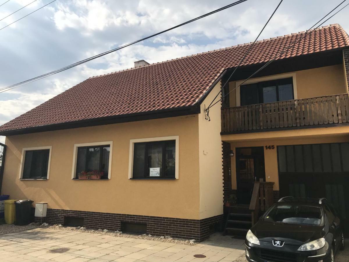 Vestonicka Jizdarna Apartment Dolni Vestonice Exterior photo